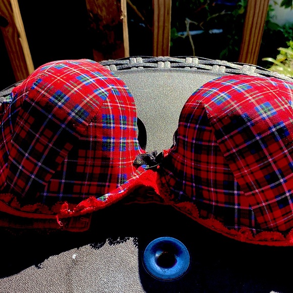 Matching holiday bra & panty set - Picture 2 of 4